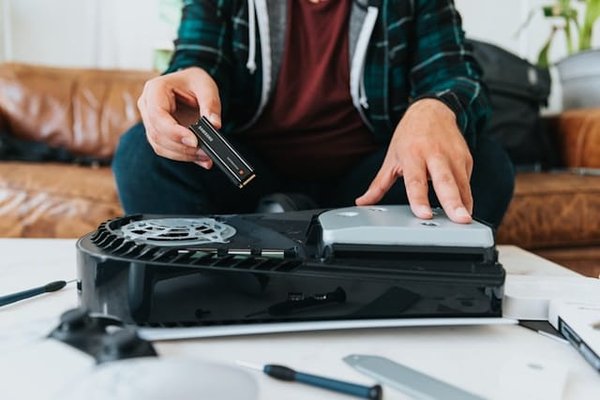 Quelles sont les méthodes efficaces pour enseigner le bricolage électronique aux adolescents?